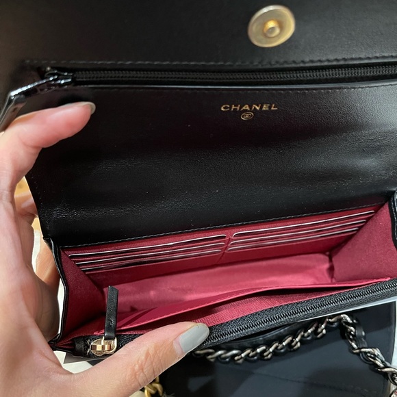 Chanel 19 wallet on chain - Picture 5 of 11